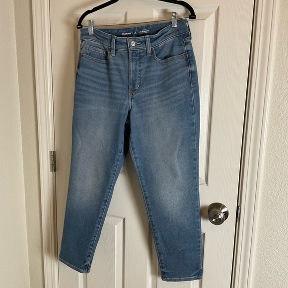 High-Waisted OG Straight Built-In Warm Ankle Jeans | Old Navy size 8P - Picture 3 of 12